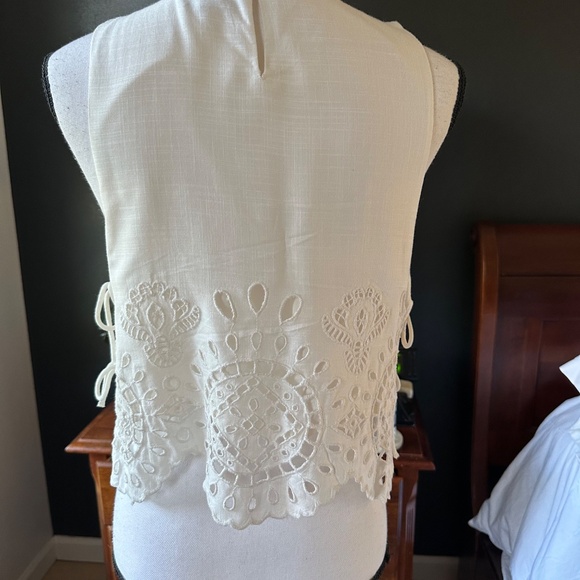 White side tie eyelet tank top size small - Picture 4 of 5